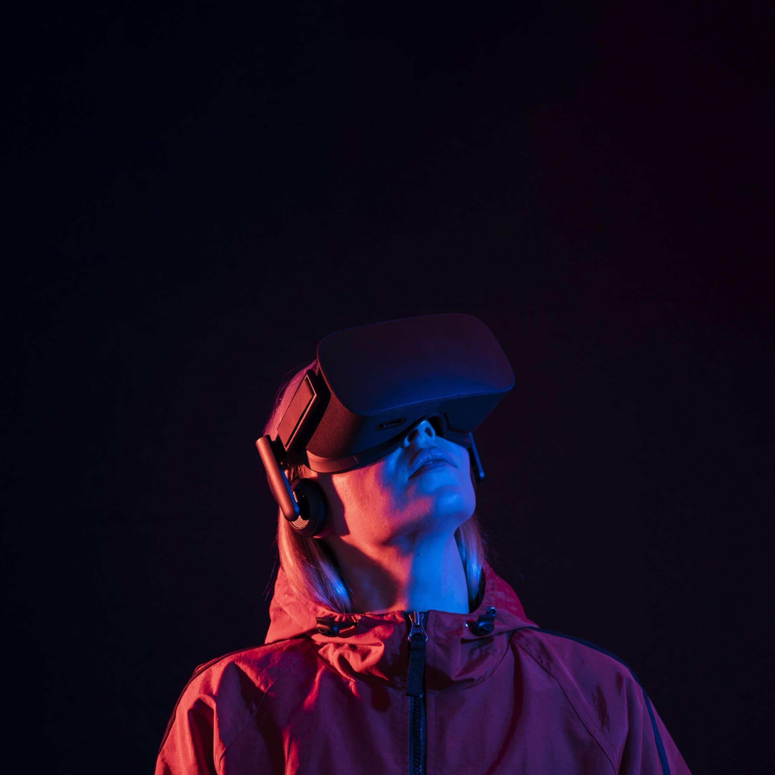 1. Tendencias 2025: Realidad Aumentada (AR) y Realidad Virtual (VR)